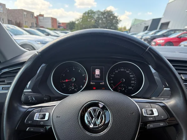 VOLKSWAGEN Tiguan (2019) — foto 24 van 24