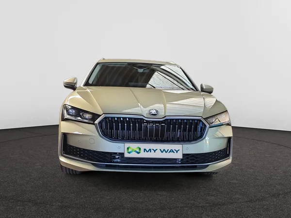 SKODA Superb Combi PHEV (2025) — foto 13 van 16