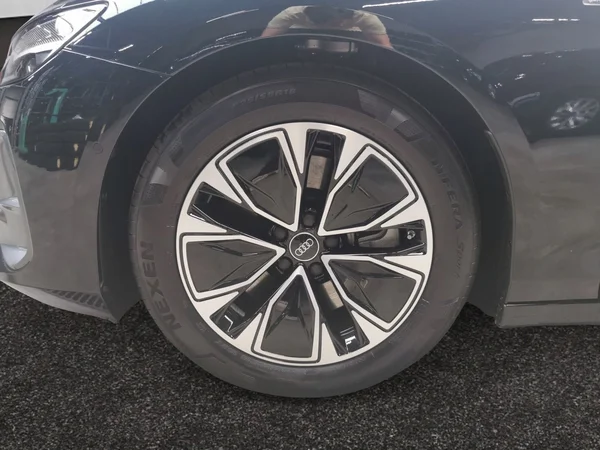 AUDI A6 e-hybrid (PHEV) (2025) — foto 11 van 16