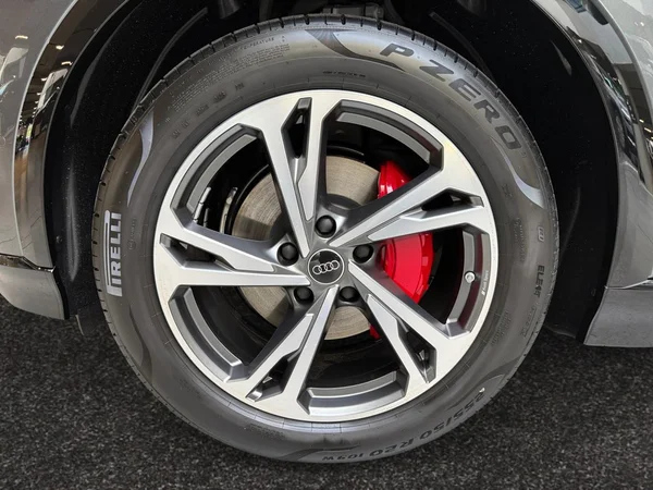AUDI Q6 Sportback e-tron (2026) — foto 13 van 20