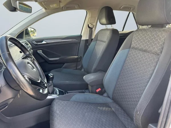 VOLKSWAGEN T-Roc (2019) — foto 6 van 28