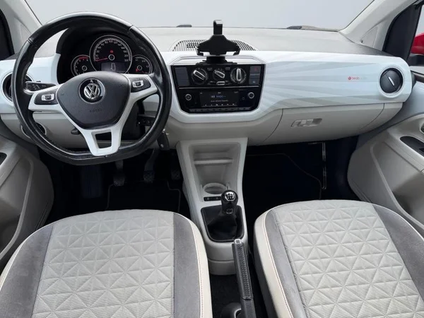 VOLKSWAGEN Up! (2017) — foto 27 van 27
