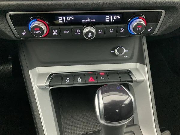 AUDI Q3 (2022) — foto 14 van 36