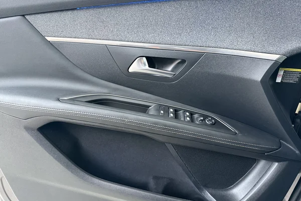 Peugeot 3008 (2019) — foto 9 van 22