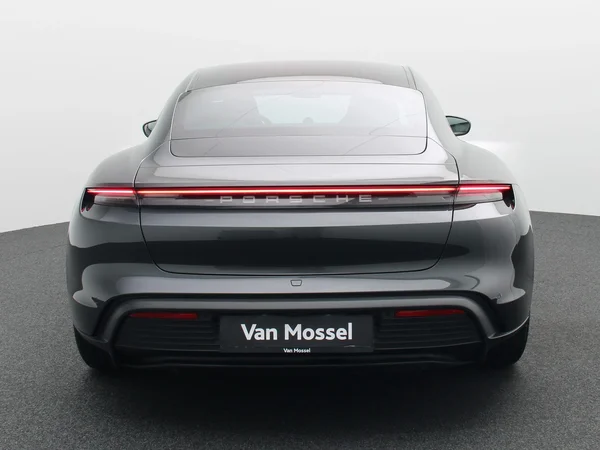 Porsche Taycan (2022) — foto 34 van 38