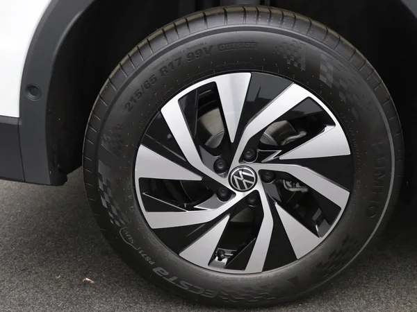 VOLKSWAGEN Tiguan eHybrid (PHEV) (2025) — foto 10 van 24
