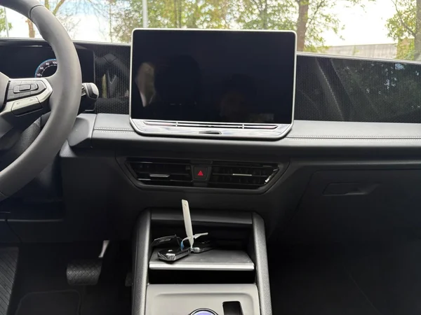 VOLKSWAGEN Tiguan (2026) — foto 3 van 24