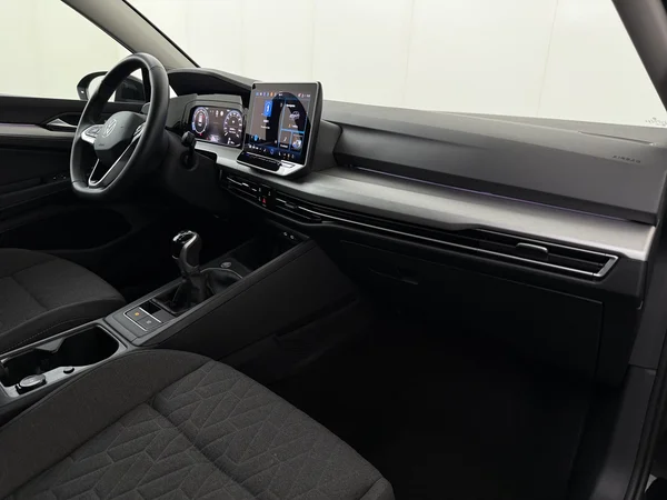 VOLKSWAGEN Golf Variant (2025) — foto 3 van 29