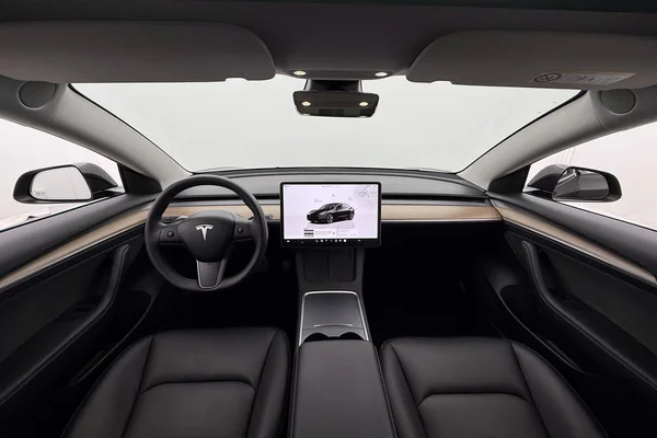 Tesla Model 3 (2023) — foto 16 van 40