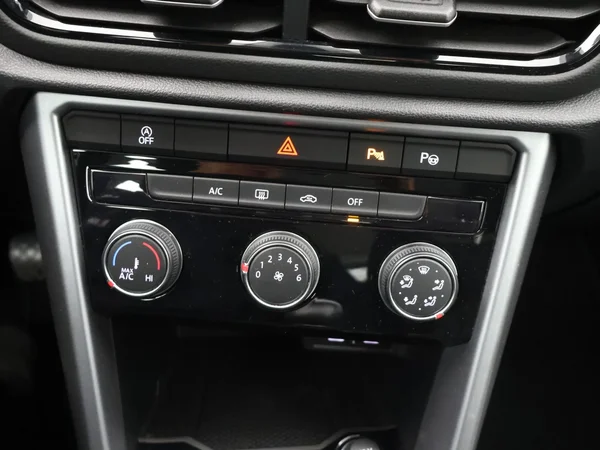 Volkswagen T-Roc (2022) — foto 13 van 25