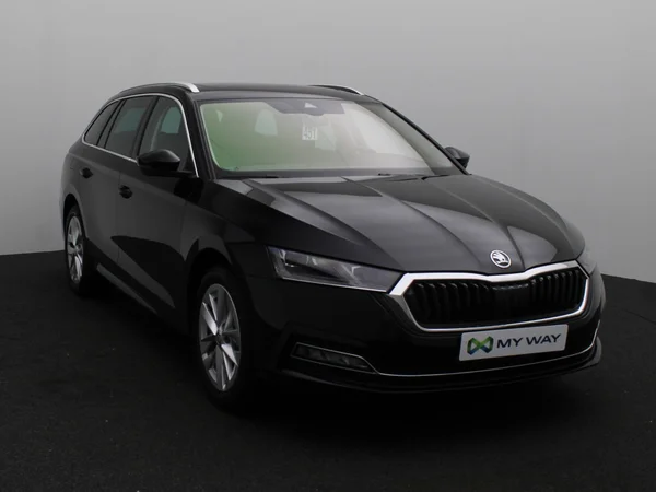 SKODA Octavia Combi (2024) — foto 12 van 33