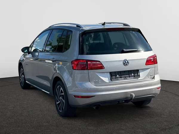 VOLKSWAGEN Golf Sportsvan (2017) — foto 14 van 20