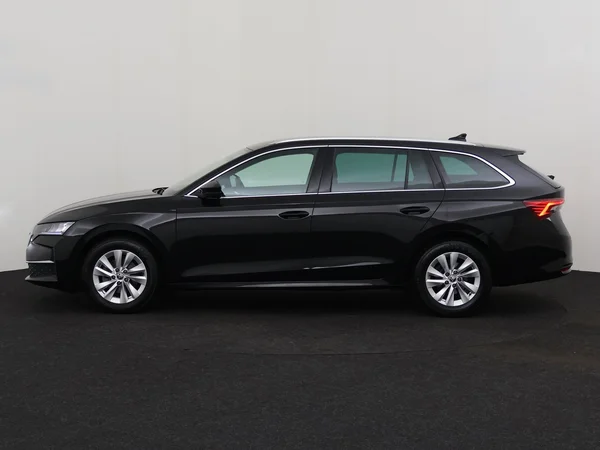 SKODA Octavia Combi (2024) — foto 14 van 19