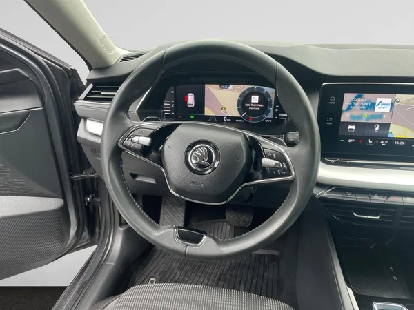 SKODA Octavia Combi (2023) — foto 3 van 21
