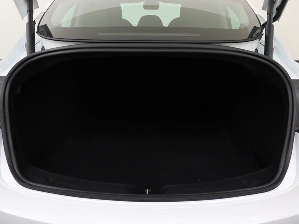 TESLA Model 3 (2024) — foto 8 van 28