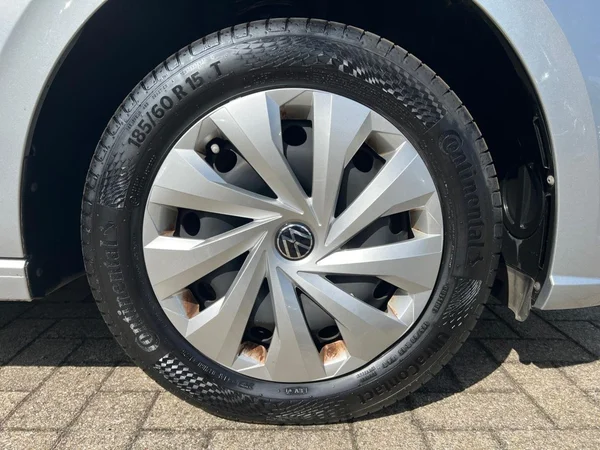 VOLKSWAGEN Polo (2024) — foto 16 van 24