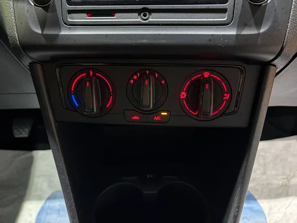 1115_080b8f09-f2df-417f-8093-8793aef2890d_2016-10.webp