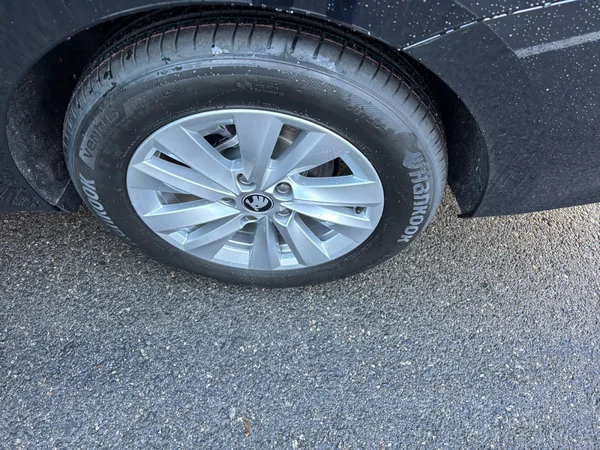 SKODA Octavia Combi (2025) — foto 2 van 24