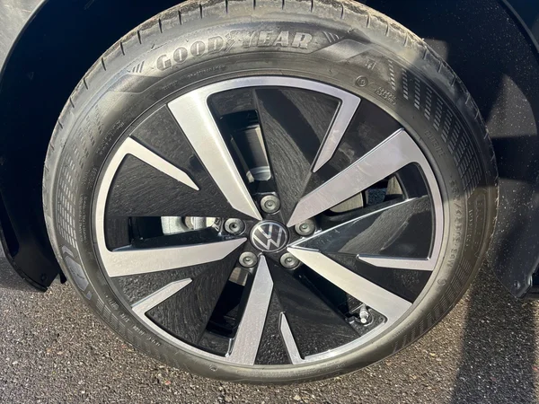 VOLKSWAGEN Passat Variant (2026) — foto 2 van 12