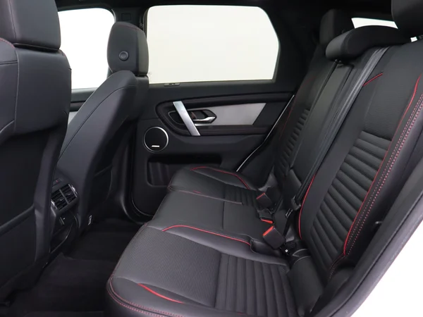 Land Rover Discovery Sport (2023) — foto 5 van 31