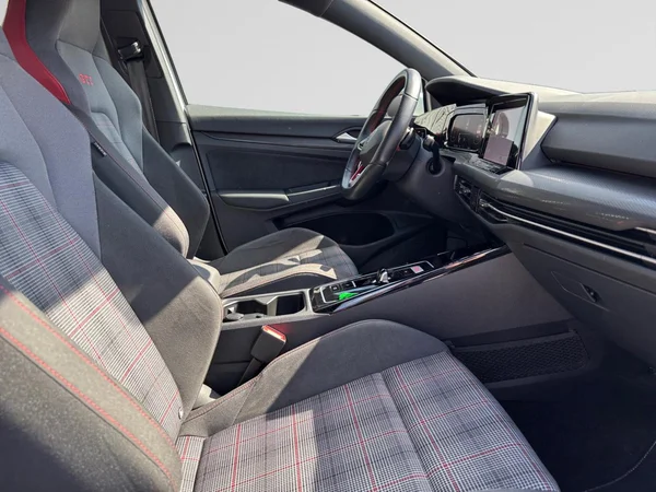 VOLKSWAGEN Golf VIII GTI (2024) — foto 8 van 24