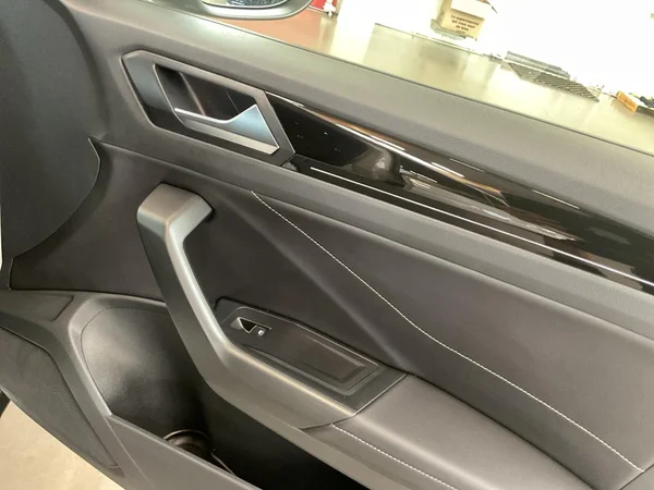 VOLKSWAGEN T-Roc (2024) — foto 9 van 22