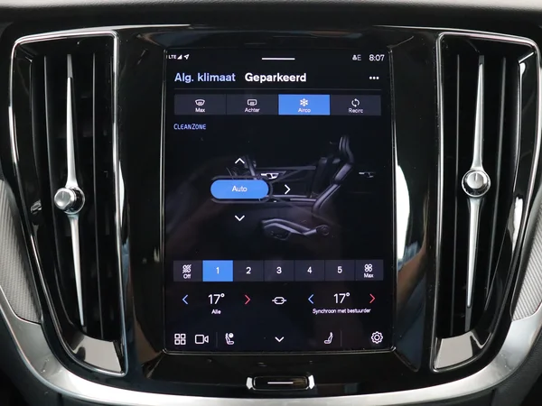 VOLVO V60 (2024) — foto 18 van 32