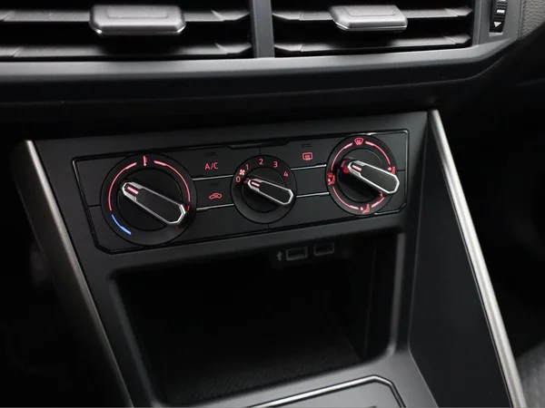 VOLKSWAGEN Polo (2018) — foto 10 van 19