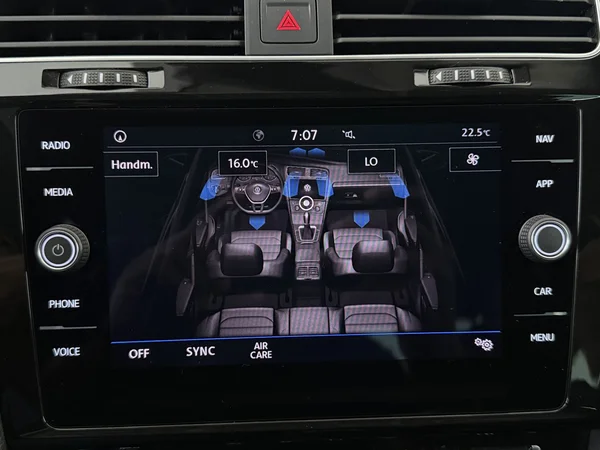 VOLKSWAGEN Golf (2018) — foto 18 van 27