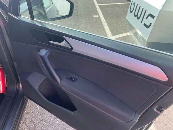 VOLKSWAGEN Tiguan (2019) — foto 8 van 21