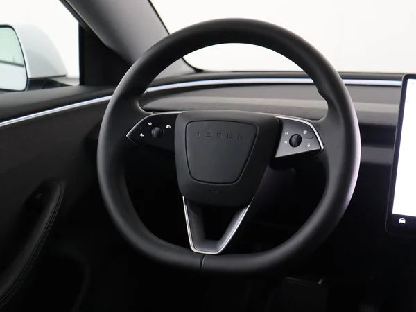 TESLA Model 3 (2024) — foto 14 van 28