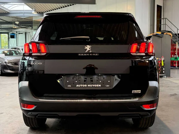 Peugeot 5008 (2023) — foto 17 van 22