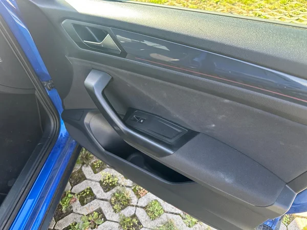 VOLKSWAGEN T-Roc (2020) — foto 9 van 24
