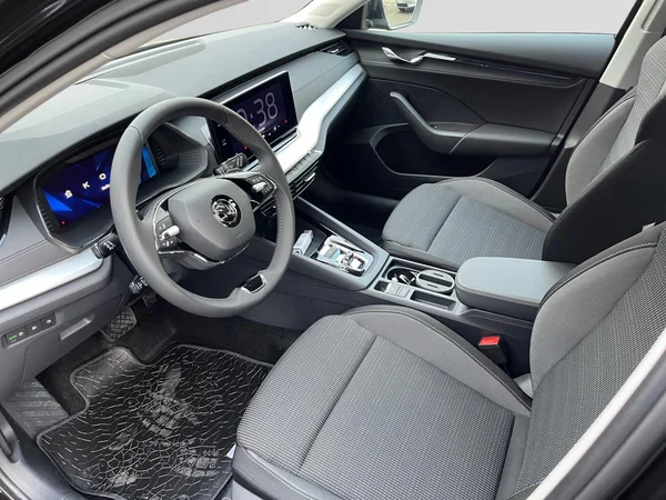 SKODA Octavia Combi (2024) — foto 15 van 20