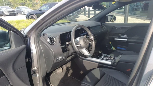 Mercedes-Benz GLA (2023) — foto 3 van 7