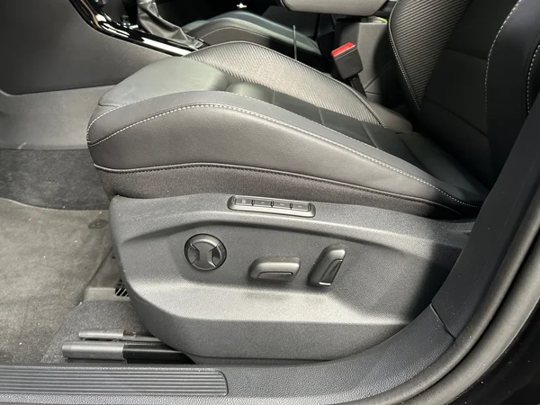 VOLKSWAGEN T-Roc (2025) — foto 8 van 11