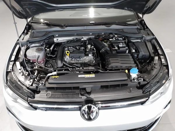 VOLKSWAGEN Golf VIII SW (2024) — foto 14 van 22