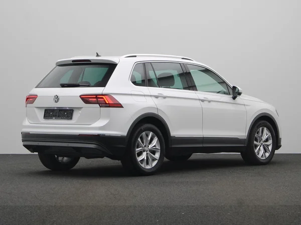 VOLKSWAGEN Tiguan (2017) — foto 12 van 22