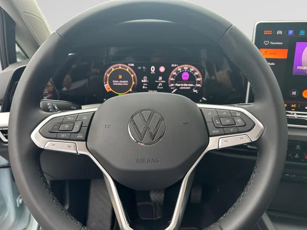 VOLKSWAGEN Golf VIII (2026) — foto 3 van 16