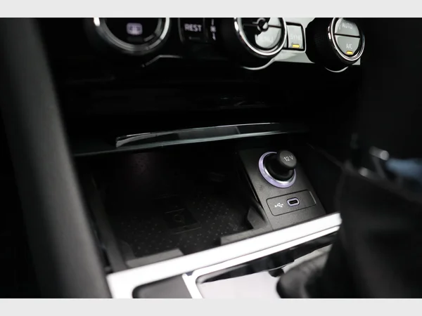 SKODA Superb Combi (2022) — foto 19 van 27