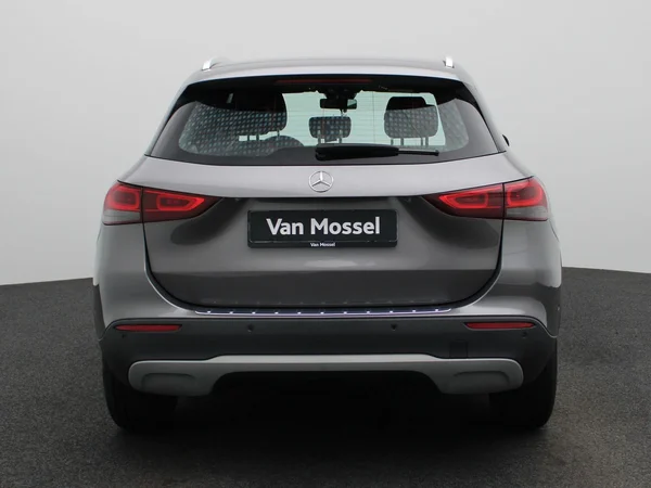 Mercedes-Benz GLA (2022) — foto 37 van 41