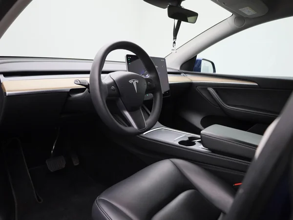 Tesla Model Y (2023) — foto 27 van 43