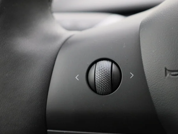 Tesla Model Y (2023) — foto 13 van 43
