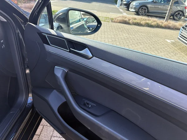 VOLKSWAGEN Passat Variant GTE (2023) — foto 8 van 24