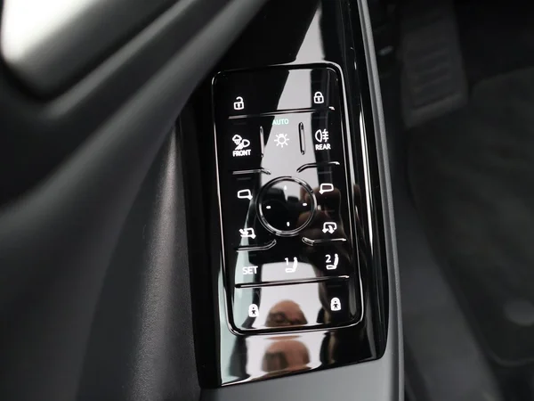 AUDI Q6 e-tron (2026) — foto 13 van 33