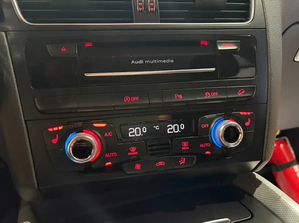 Audi Q5 (2015) — foto 9 van 28