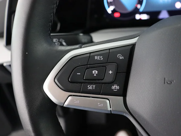 VOLKSWAGEN Golf (2024) — foto 9 van 28