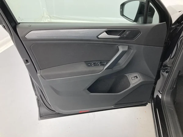 VOLKSWAGEN Tiguan (2022) — foto 22 van 36