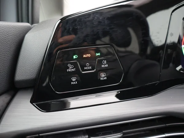 VOLKSWAGEN Golf VIII eHybrid (PHEV) (2024) — foto 19 van 29