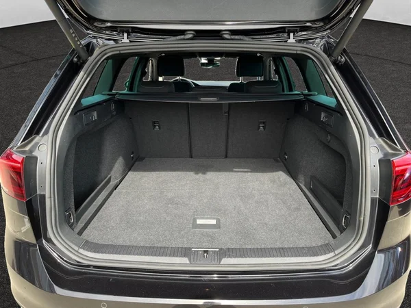 VOLKSWAGEN Passat Variant (2024) — foto 22 van 23